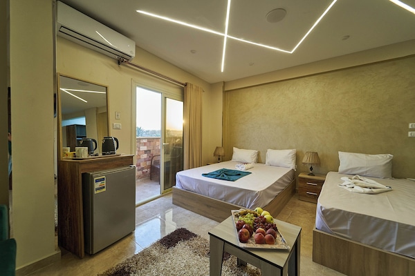 King Room with Balcony with Pyramids View | Egyptian cotton sheets, premium bedding, down duvets, memory-foam beds