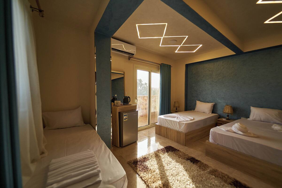 1 bedroom, Egyptian cotton sheets, premium bedding, down duvets
