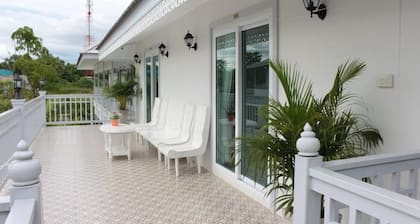 Moeimanee Resort