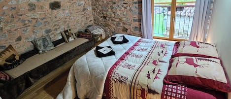 3 bedrooms, travel crib, free WiFi, bed sheets