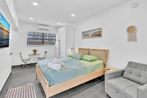 Interior - Beachfront & Pool ~ Near Marriott Hollywood Beach (Hollywood)