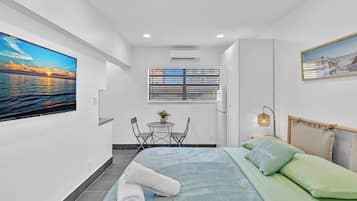 Bureau, fer et planche Ă repasser, lit parapluie, Wi-Fi gratuit