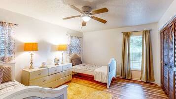 3 bedrooms, WiFi, bed sheets