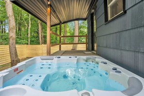 Banyera d'hidromassatge a l'aire lliure