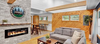 Blue Pine Cabin | Central Pocono Modern w/ Hot Tub