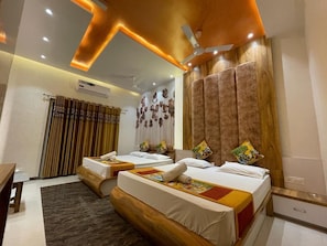 Family Room, 2 Double Beds | Desk, free WiFi