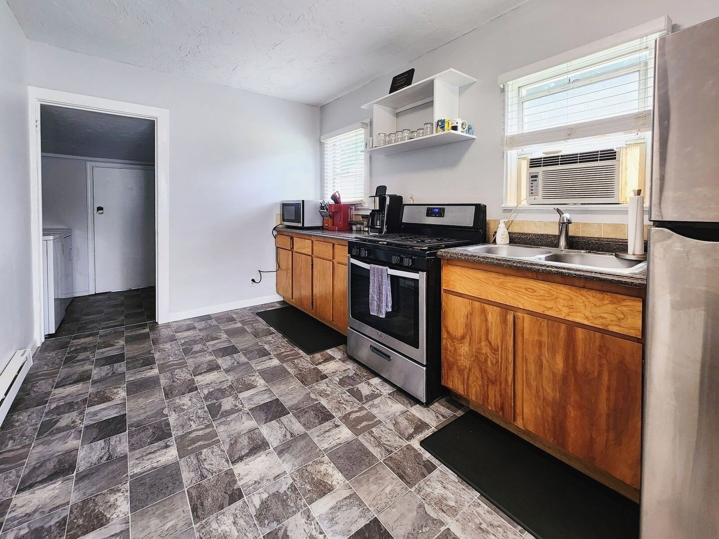 Refrigerador, microondas, horno y parrilla de estufa 