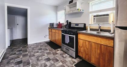 Fun! 90's Themed House: 0.7 miles from downtown CD