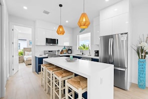 Refrigerador, microondas, horno, placa de cocina