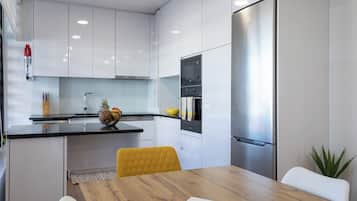 Micro-ondas, fogão, cooktop, lava-louças