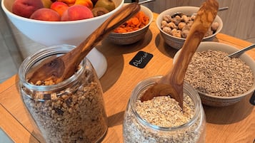 Petit déjeuner buffet (29 CHF par personne)