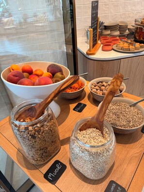 Daily buffet breakfast (CHF 29 per person) - HOOD (Geneva)