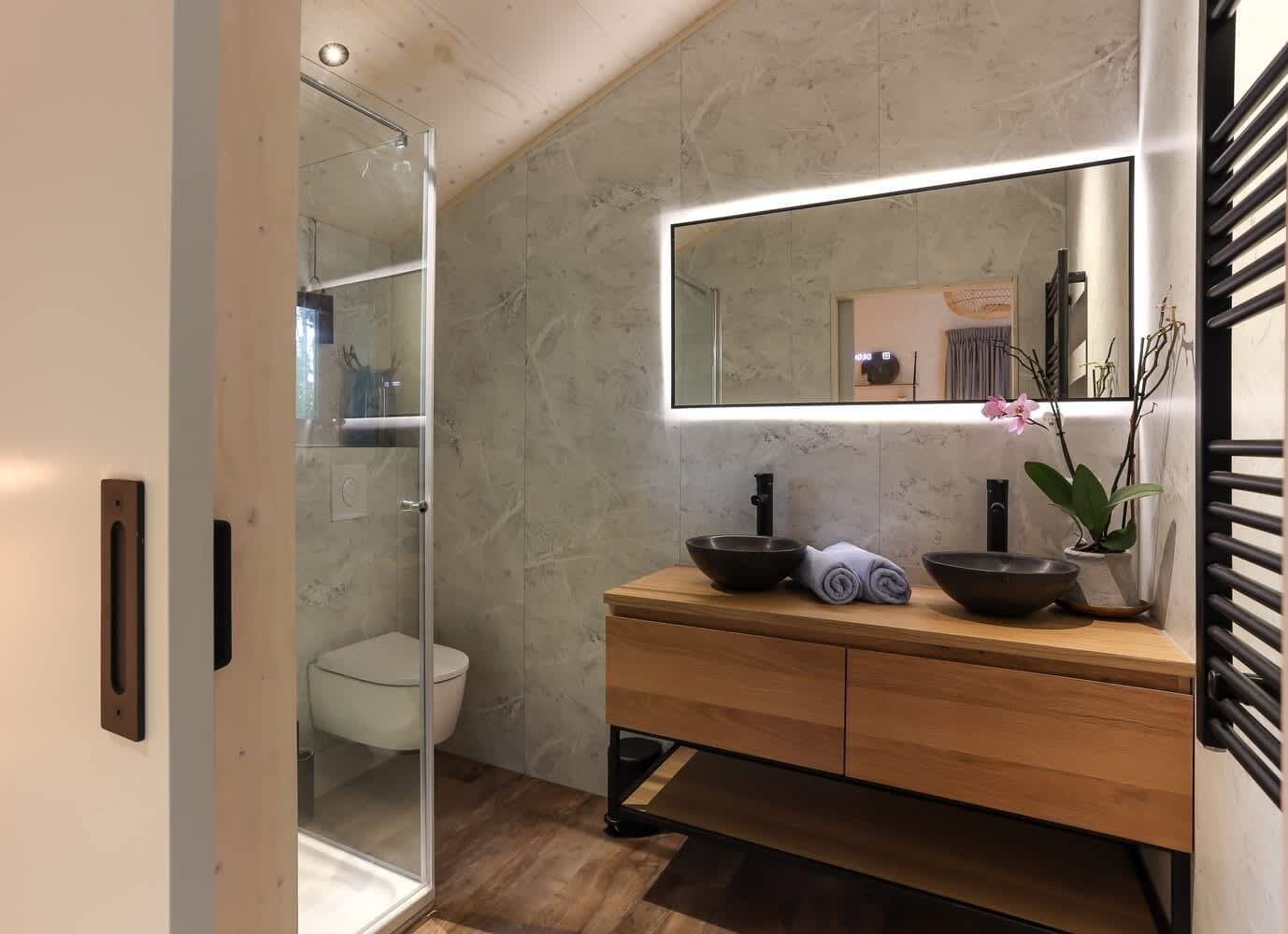Shower, towels
