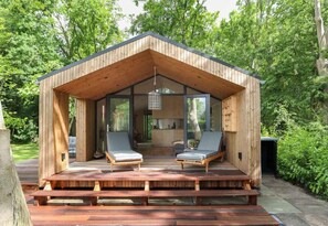 Terrace/patio - Lodge with Sauna in Countryside | Watervliet View Lodge (Wissenkerke)