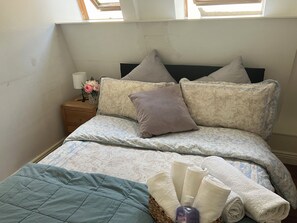 2 bedrooms, bed sheets - Modern and cozy 2-Bed, 2-Bath Apartment in Santry, Dublin 9 (Dublin)