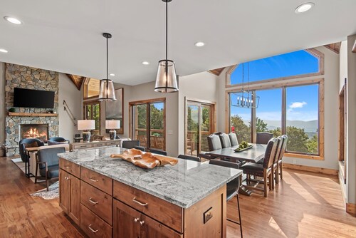 Grandview Pointe - Luxury on Sugar, hot tub, game room