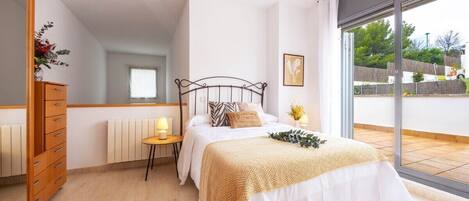 4 slaapkamers, een strijkplank/strijkijzer, wifi, beddengoed