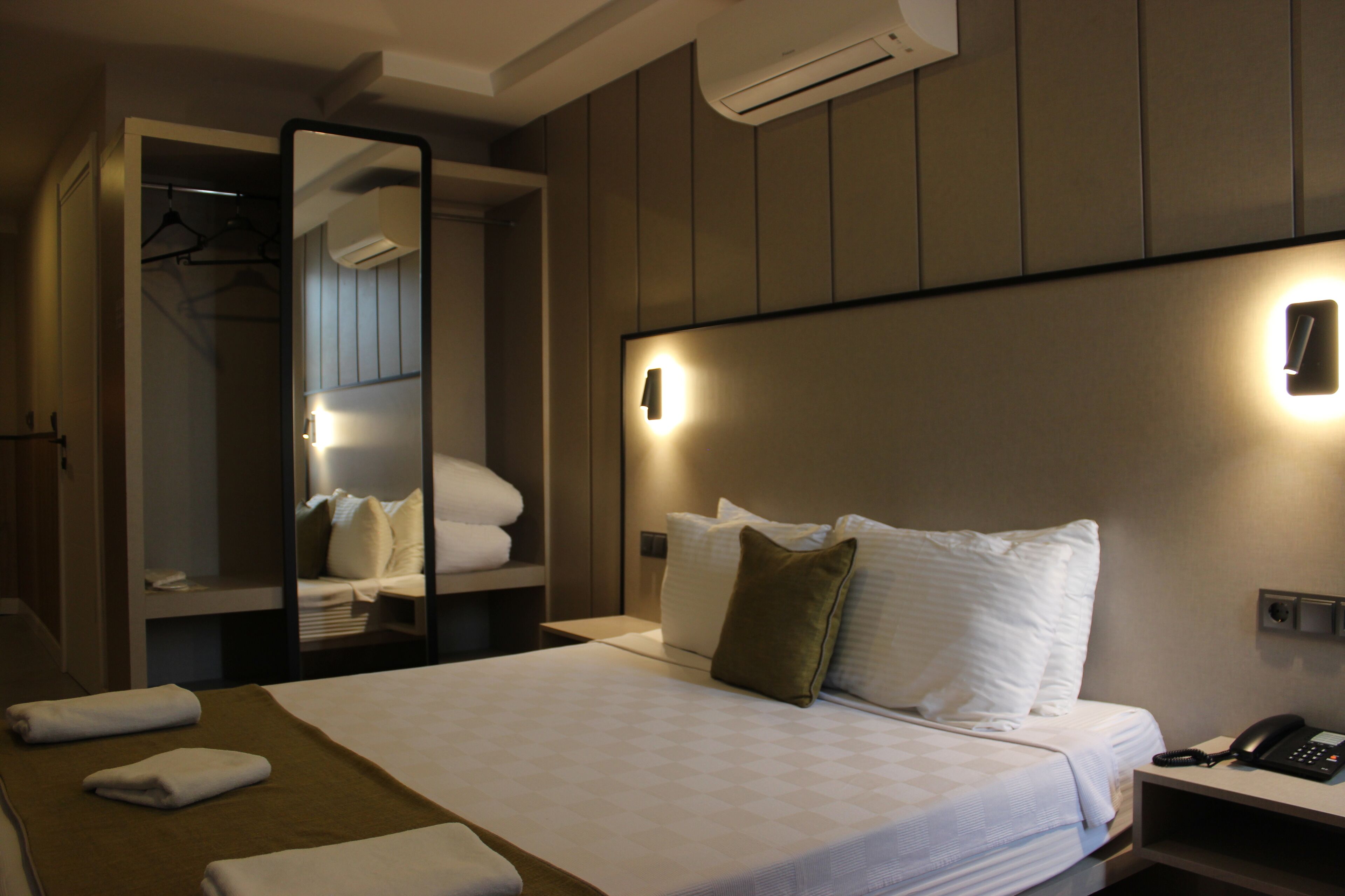 Deluxe-Doppelzimmer, 1 Doppelbett | Allergikerbettwaren, Minibar, Schreibtisch