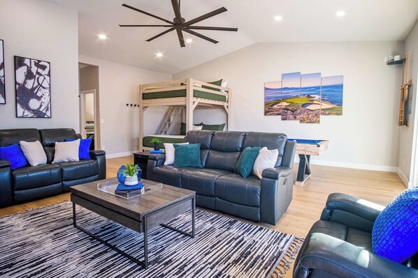 TV, video games, DVD player, foosball - The Max Resort! 1.5 Acres! Enjoy Pickle Ball, Pool, & Fun! (Gilbert)