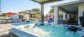 The Max Resort! 1.5 Acres! Enjoy Pickle Ball, Pool, & Fun!