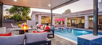 The Max Resort! 1.5 Acres! Enjoy Pickle Ball, Pool, & Fun!