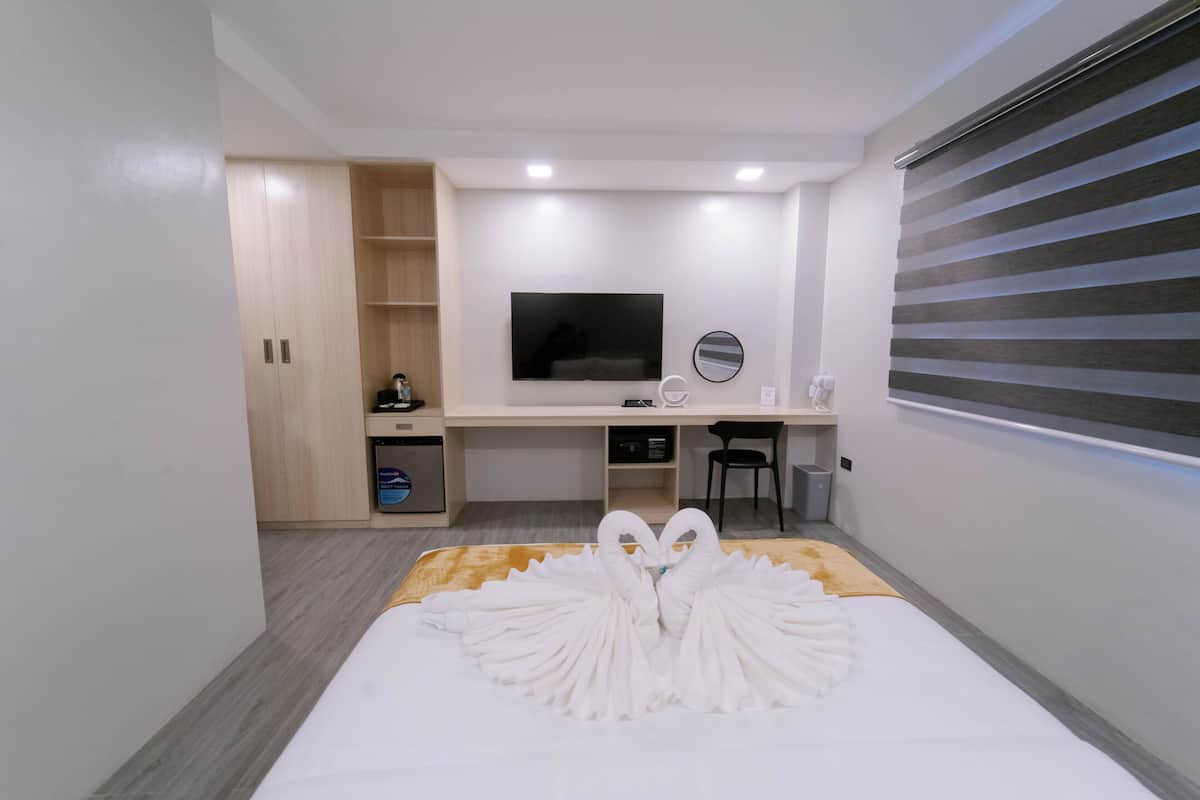 Standard Room | In-room safe, desk, laptop workspace, free WiFi