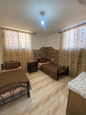2 bedrooms, WiFi, bed sheets - Omar home. (Madaba)