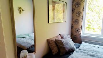 3 bedrooms, bed sheets