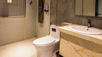 Deluxe Double Room Single Use | Bathroom | Slippers, towels