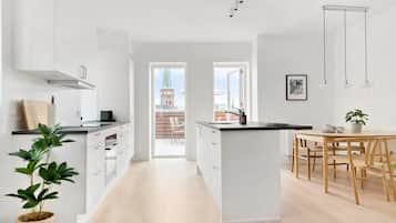 Jääkaappi, uuni, liesi, astianpesukone