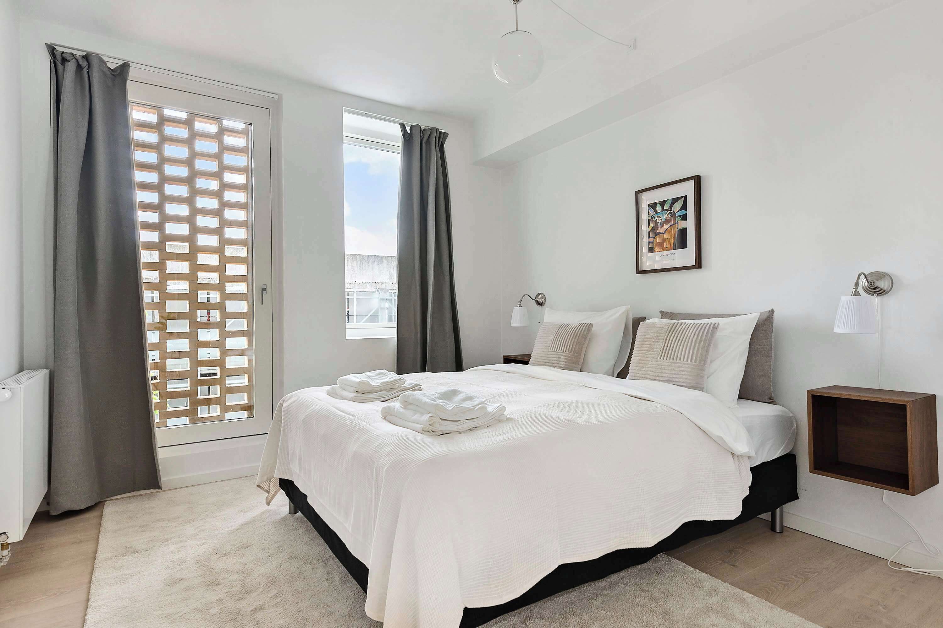 2 bedrooms, desk, iron/ironing board, WiFi