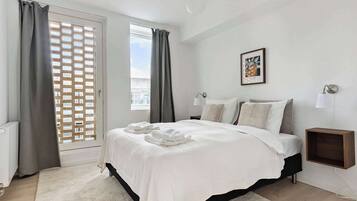 2 bedrooms, desk, iron/ironing board, WiFi