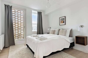 2 عدّة غرف نوم ومكتب ومكواة/لوح كي وواي فاي