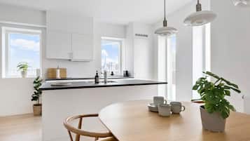 Geladeira, fogão, cooktop, lava-louças