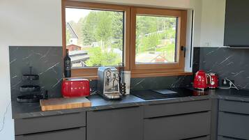 Refrigerador, microondas, horno, placa de cocina