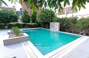Hồ bơi ngoài trời