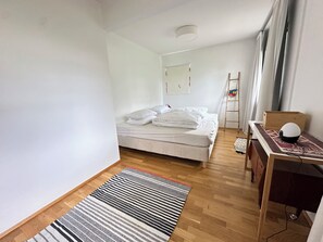 2 Schlafzimmer, Reisekinderbett, WLAN, Bettwäsche