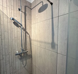 Shower, hair dryer, towels - Apartment in Safamýri in Reykjavik (Reykjavík)