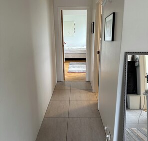 2 chambres, lit de bébé portatif, Wi-Fi, literie fournie