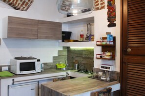 Cookware/dishes/utensils - THE ARTISTIC HOUSE (Milano)