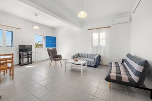 Living area - Family House for 3 by Tinosstay (Tinos)
