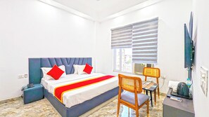 Desk, laptop workspace, soundproofing, free WiFi - HOTEL GREEN VEGAS (Faridabad)