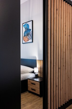 Superior-Apartment (14/6) | 1 Schlafzimmer, Schreibtisch, laptopgeeigneter Arbeitsplatz
