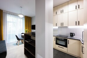 Superior-Apartment (14/6) | Wohnzimmer | 42-Zoll-Smart-TV mit Digitalempfang