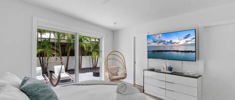 3 habitaciones, tabla de planchar con plancha y cuna de viaje