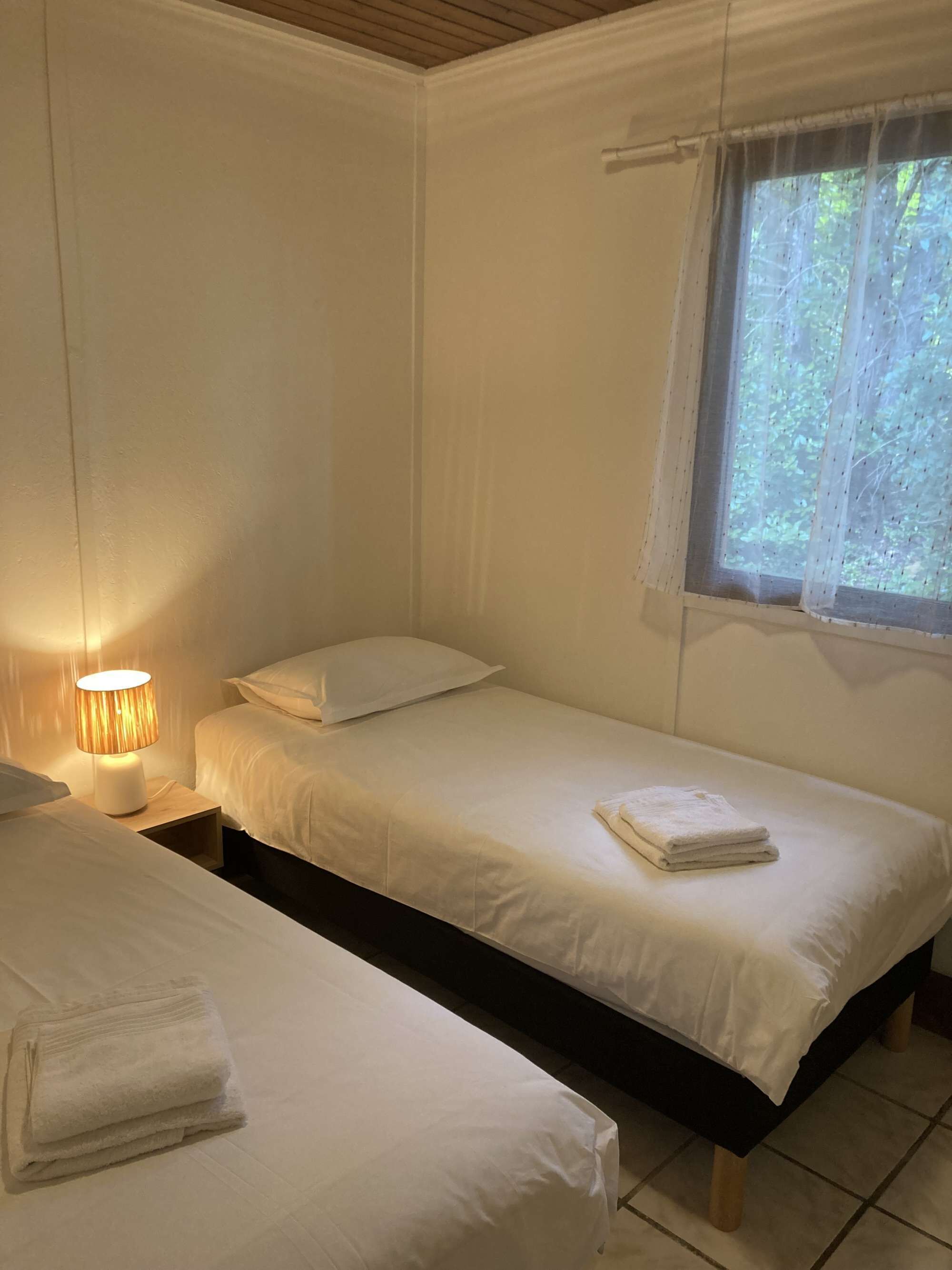 3 chambres, bureau, lit de bébé portatif, Wi-Fi