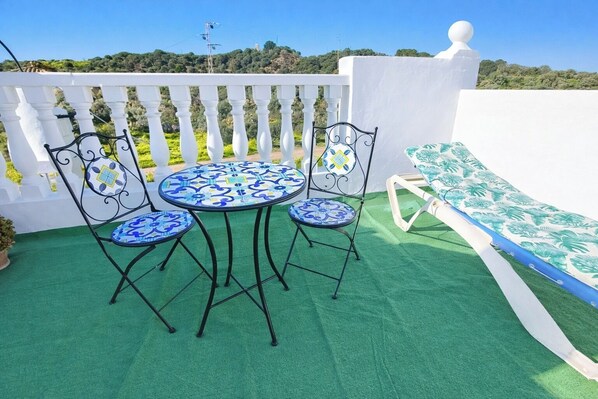 Unclassified image, 1 of 19, button