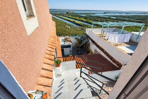 Unclassified image, 3 of 19, button