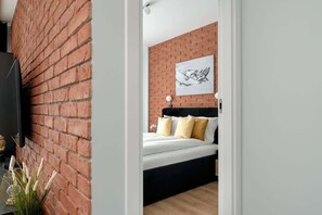1 habitación, tabla de planchar con plancha, cuna de viaje y wifi 