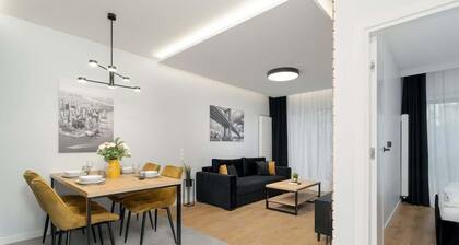 Modern Apartment with Balcony | Parking | Close to MTP